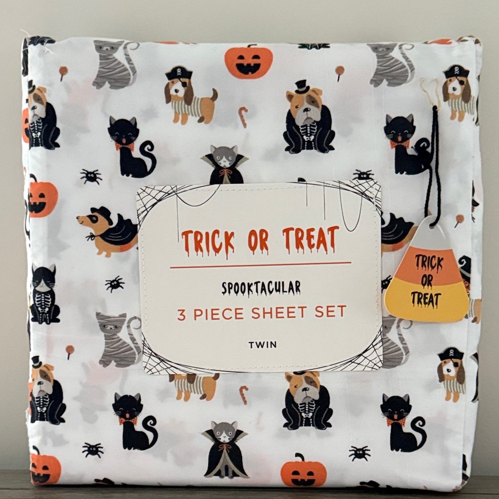 NEW Cats and Dogs Halloween Trick or Treat Twin Sheet Set